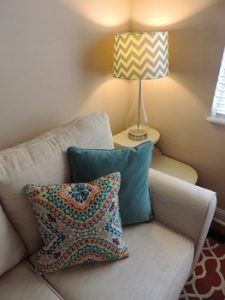 Sofa mit Ecklampe