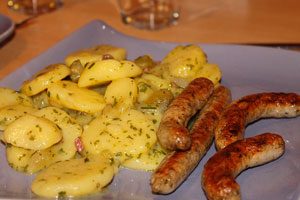 Würstchen und Kartoffelsalat