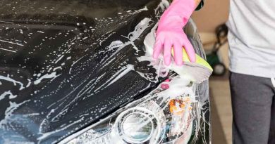 Dreck runter, Sommerreifen rauf Autowäsche mit Hand