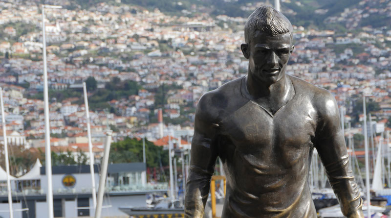 Ronaldo Statue