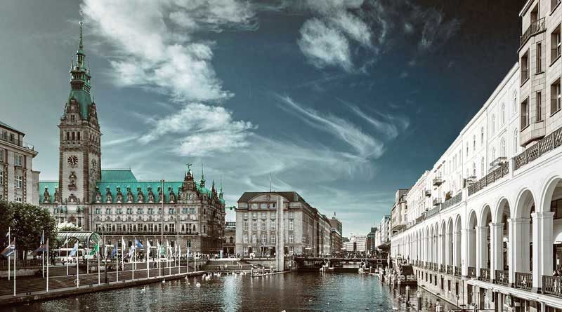 Hamburg Alsterfleet und Rathaus