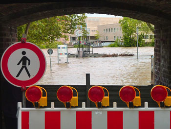 Sperrung an der Donau wegen Überschwemmung