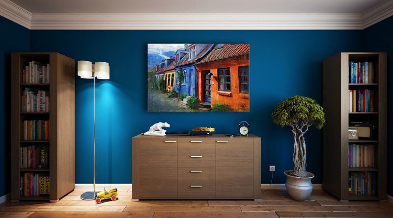 Zimmer mit blauer Wand