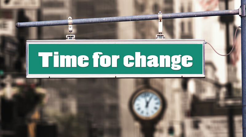 Straßenschild mit der Aufschrift "Time for change"
