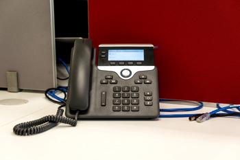 SIP-Telefon auf einem Schreibtisch