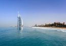 Ansicht Strand mit Burj Khalifa in Dubai