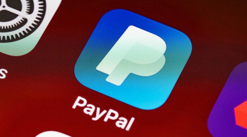 Paypal-App auf einem Smartphone-Display