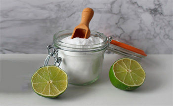 Natürliche Reinigungsmittel: Soda und Limone