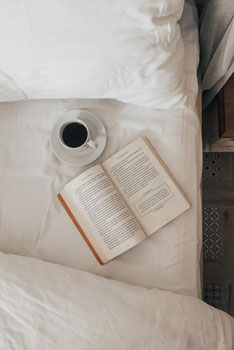 bett mit bettdecke