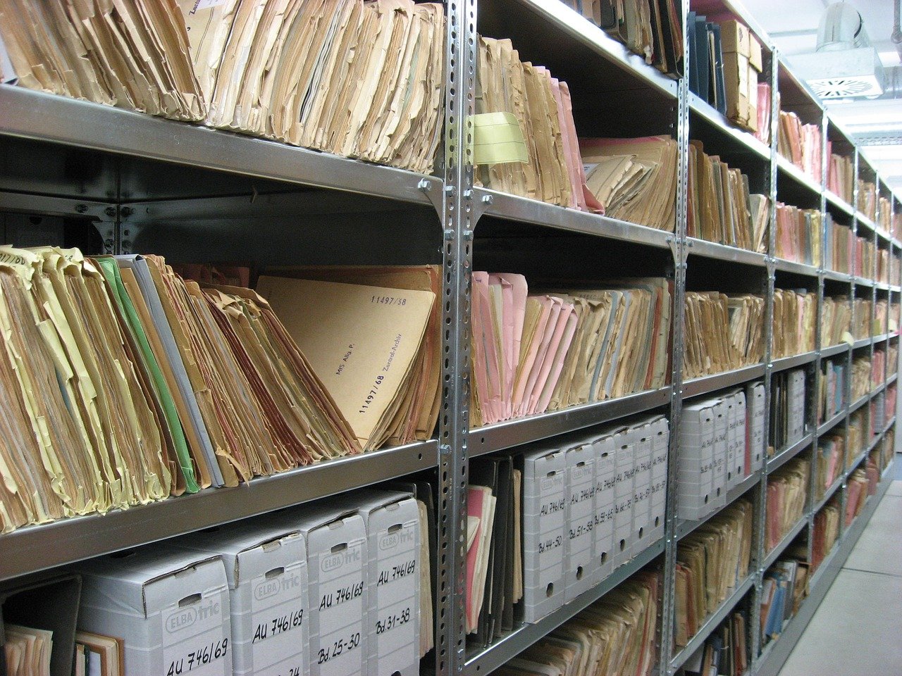 Akten in einem Archiv