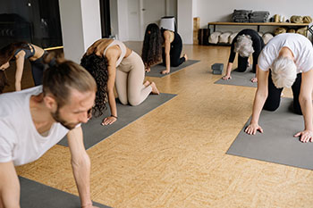 Trainingseinheit in einem Kurs für Rückengymnastik