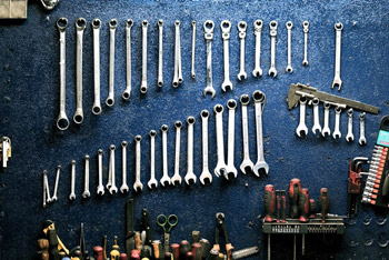Schraubendreher, Kantschlüssel und weitere Werkzeuge